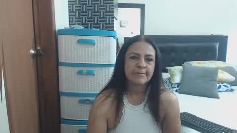 Snapshot of katiehotx chatting on 12.24.24 katie online show from 12.24.24