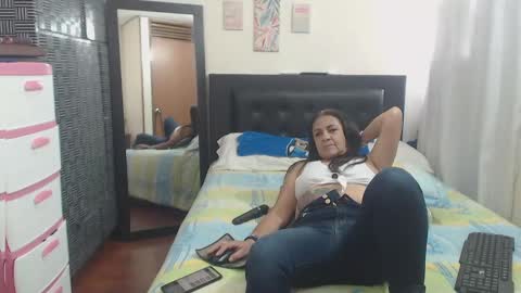 Snapshot of katiehotx chatting on 02.08.25 katie online show from 02.08.25