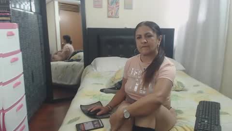 Snapshot of katiehotx chatting on 02.12.25 katie online show from 02.12.25