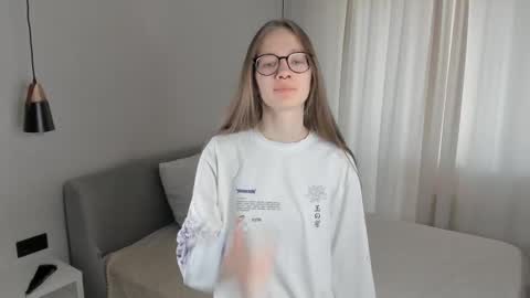 Snapshot of katinatonge chatting on 10.17.25 Scarlett online show from 10.17.25