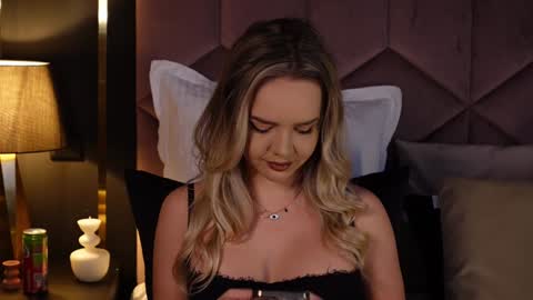 KatJolie online show from 12.12.24