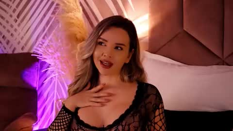 KatJolie online show from 10.10.25