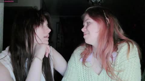 Snapshot of katrine_ine chatting on 11.14.25 katrine_ine online show from 11.14.25