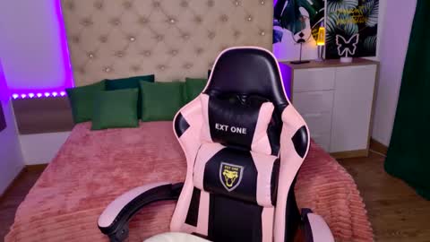 Snapshot of kattiesims chatting on 03.08.25 KattieSims online show from 03.08.25