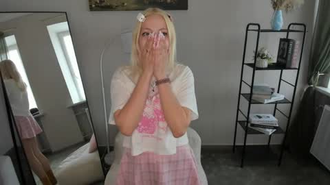 Snapshot of kattyblondy chatting on 04.14.26 Katty online show from 04.14.26