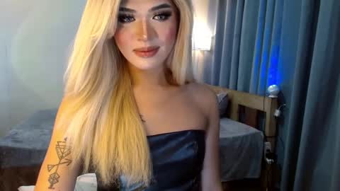 Snapshot of katykiat chatting on 02.28.25 katykiat online show from 02.28.25