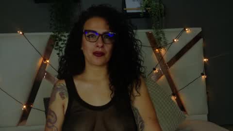 katyrataylor__ online show from 03.31.26