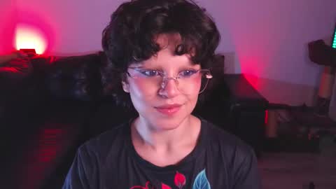 Snapshot of katyxxx_043 chatting on 11.21.25 katyxxx_043 online show from 11.21.25