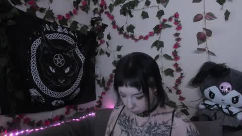 Mia online show from 09.23.25