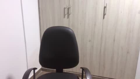  Khawit  online show from 02.17.25