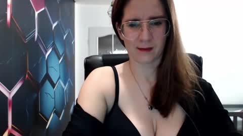 Snapshot of kayalips chatting on 12.28.24 KayaLips online show from 12.28.24