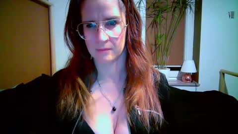 Snapshot of kayalips chatting on 11.22.25 KayaLips online show from 11.22.25