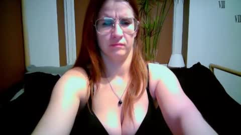 Snapshot of kayalips chatting on 11.28.25 KayaLips online show from 11.28.25