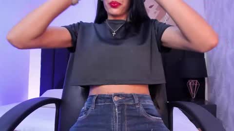 Snapshot of kayla_adams chatting on 11.10.25 Kayla online show from 11.10.25