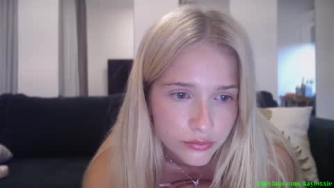 Snapshot of kaylaaaa111 chatting on 03.04.25 khaleesi online show from 03.04.25