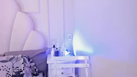 Snapshot of kaylachannell chatting on 06.19.26 kaylachannell online show from 06.19.26