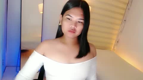 Snapshot of kayleepinay chatting on 02.10.25 Y O U R F U T U R E K A Y L E E online show from 02.10.25