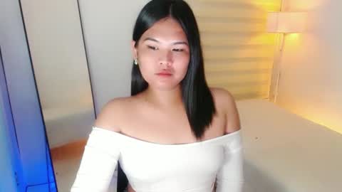 Snapshot of kayleepinay chatting on 02.15.25 Y O U R F U T U R E K A Y L E E online show from 02.15.25