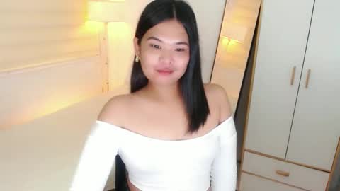 Snapshot of kayleepinay chatting on 02.20.25 Y O U R F U T U R E K A Y L E E online show from 02.20.25