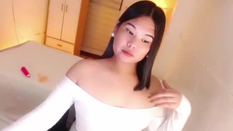 Snapshot of kayleepinay chatting on 09.30.25 Y O U R F U T U R E K A Y L E E online show from 09.30.25