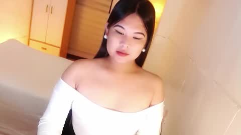 Snapshot of kayleepinay chatting on 10.13.25 Y O U R F U T U R E K A Y L E E online show from 10.13.25