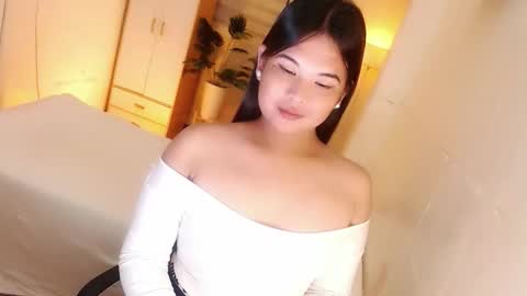 Snapshot of kayleepinay chatting on 10.29.25 Y O U R F U T U R E K A Y L E E online show from 10.29.25