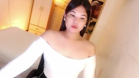 Snapshot of kayleepinay chatting on 11.10.25 Y O U R F U T U R E K A Y L E E online show from 11.10.25