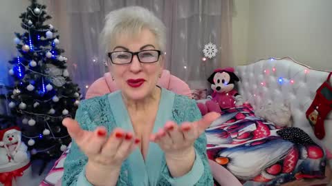 Snapshot of kaylesmoll chatting on 12.27.24 kaylesmoll online show from 12.27.24