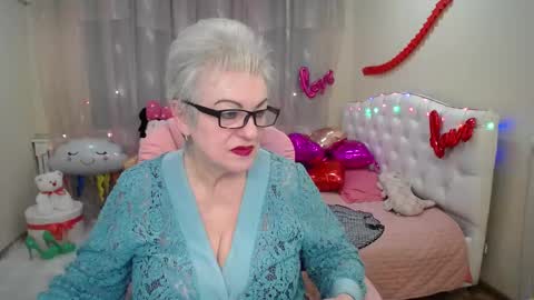 Snapshot of kaylesmoll chatting on 02.06.25 kaylesmoll online show from 02.06.25