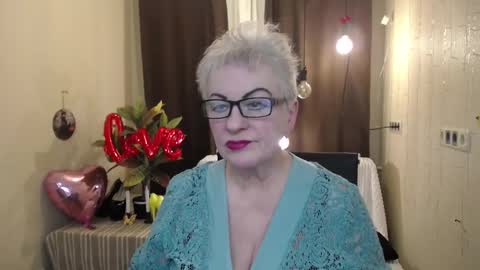 Snapshot of kaylesmoll chatting on 02.15.25 kaylesmoll online show from 02.15.25