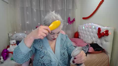 Snapshot of kaylesmoll chatting on 02.22.25 kaylesmoll online show from 02.22.25