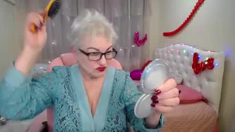 Snapshot of kaylesmoll chatting on 02.26.25 kaylesmoll online show from 02.26.25