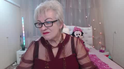 Snapshot of kaylesmoll chatting on 09.12.25 kaylesmoll online show from 09.12.25