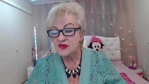 Snapshot of kaylesmoll chatting on 09.13.25 kaylesmoll online show from 09.13.25