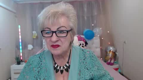 Snapshot of kaylesmoll chatting on 09.20.25 kaylesmoll online show from 09.20.25