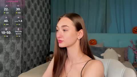 Snapshot of ke1ly_powell chatting on 10.22.25 Kelly GMT 2 Su We Th Fr Sa 0300AM-09-00AM online show from 10.22.25