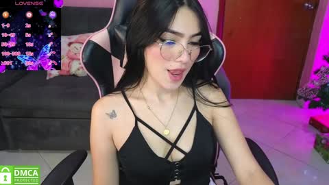 Snapshot of keeiity_moon chatting on 12.14.24 keeiity_moon online show from 12.14.24