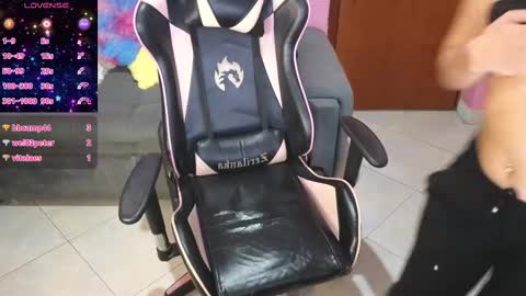 Snapshot of keeiity_moon chatting on 02.15.25 keeiity_moon online show from 02.15.25