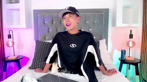 Snapshot of keen_nico chatting on 02.13.26 nico online show from 02.13.26