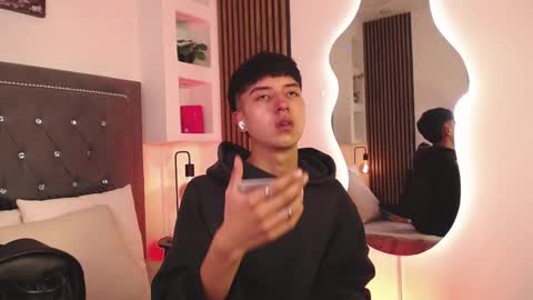 Snapshot of keen_nico chatting on 03.18.26 nico online show from 03.18.26