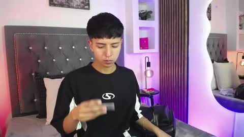 Snapshot of keen_nico chatting on 03.19.26 nico online show from 03.19.26