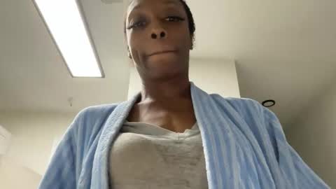 Snapshot of keephimcum69me chatting on 11.24.25 Keephimcum69me online show from 11.24.25