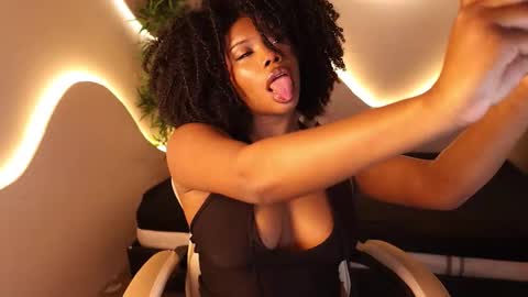 Snapshot of kehlannis_ chatting on 09.25.25 Kehlannis online show from 09.25.25