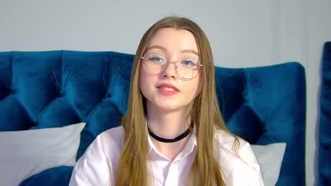 Snapshot of keiraace chatting on 02.21.25 Keira online show from 02.21.25