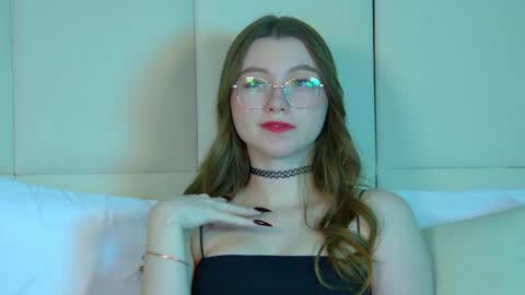 Snapshot of keiraace chatting on 02.21.25 Keira online show from 02.21.25