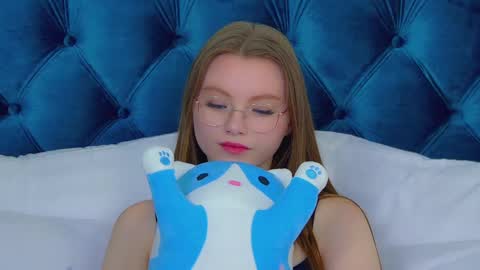 Snapshot of keiraace chatting on 03.12.25 Keira online show from 03.12.25