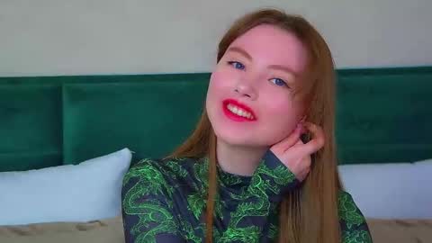 Snapshot of keiraace chatting on 09.15.25 Keira online show from 09.15.25