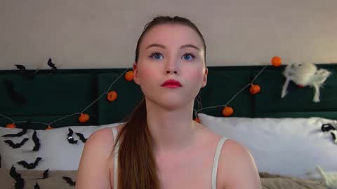 Snapshot of keiraace chatting on 10.21.25 Keira online show from 10.21.25