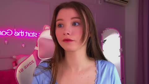 Snapshot of keiraace chatting on 12.02.25 Keira online show from 12.02.25