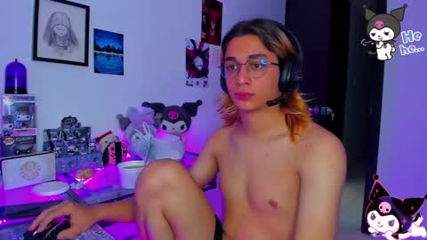 Snapshot of keita_moon chatting on 12.05.25 Keita moon online show from 12.05.25